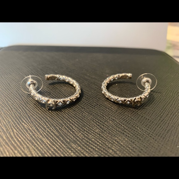 ❤️[SOLD]❤️Authentic Chanel Earrings - Picture 2 of 10